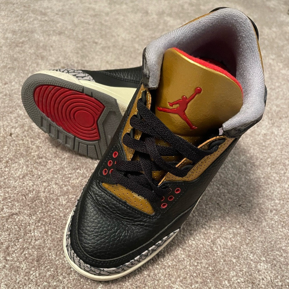 Jordan 3 Retro (Women’s size 7)